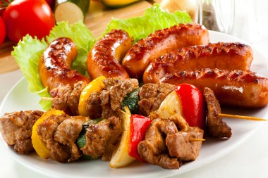 Receita de Espetinhos de Filé e Lingüiça - Espetinhos-de-file-e-linguica-380x253