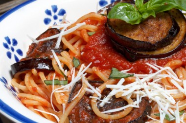 Receita de Macarrão com Berinjela - Macarrão-com-berinjela-380x253