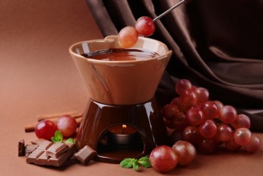 Receita de Fondue de Doce de Leite com Chocolate - Fondue-de-doce-de-leite-com-chocolate-380x254