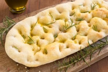 Receita de Focaccia de Alecrim - Focaccia-de-alecrim-380x254