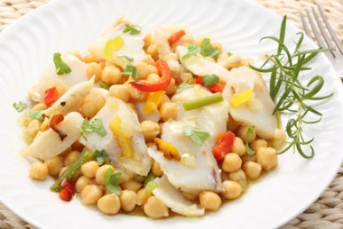 Receita de Salada de Grão-de-Bico com Bacalhau - Salada-de-grão-de-bico-com-bacalhau-380x254
