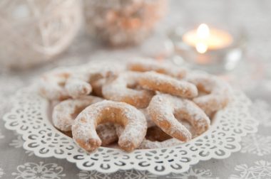 Receita de Biscoitos Alemães de Baunilha - Vanillekipferl - Biscoitos-Alemães-de-Baunilha-Vanillekipferl-380x252