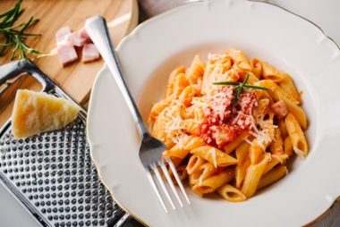 Receita de Penne com Bacon - Penne-com-bacon-380x254