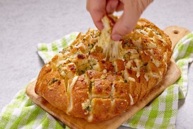 Receita de Pão Italiano com Queijo Derretendo - Pão-Italiano-com-Queijo-Derretendo-380x254