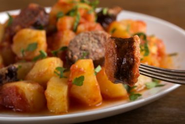 Receita de Linguiça com Batata na Pressão - Linguiça-com-batata-na-pressão-380x254